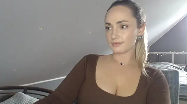 ScarlettSensitive's Live XXX Chat