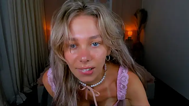LuluAlis' Live XXX Chat