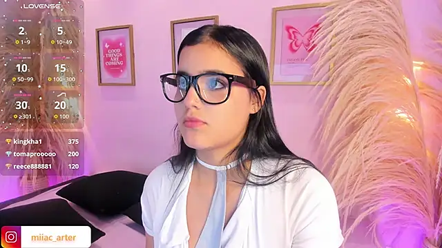 Chat soba uživo modela MiaaCarter_