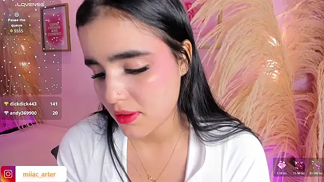 Chatroom XXX en direct de MiaaCarter_
