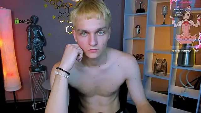 Show modela john_lik na web-kameri