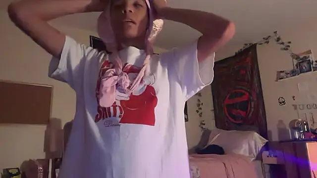 redbonequee's Webcam Show