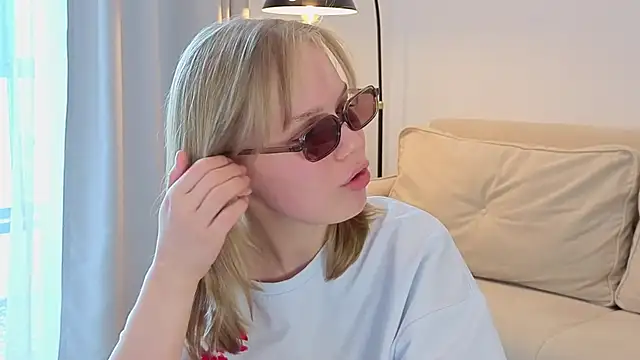 LittleForestELF2's Live XXX Chat