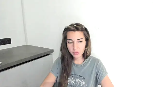 summmmersky1's Live Chat Room