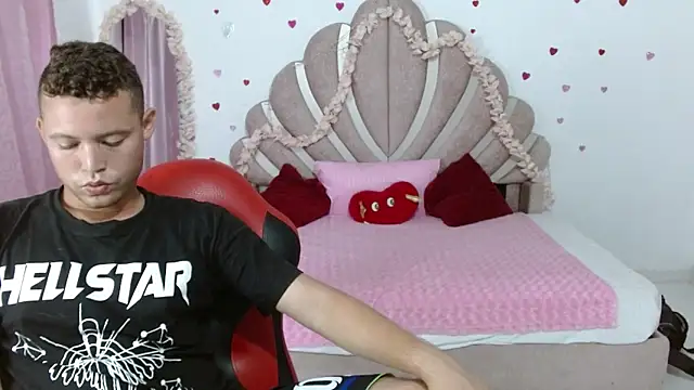 sven_fox723 Show Webcam