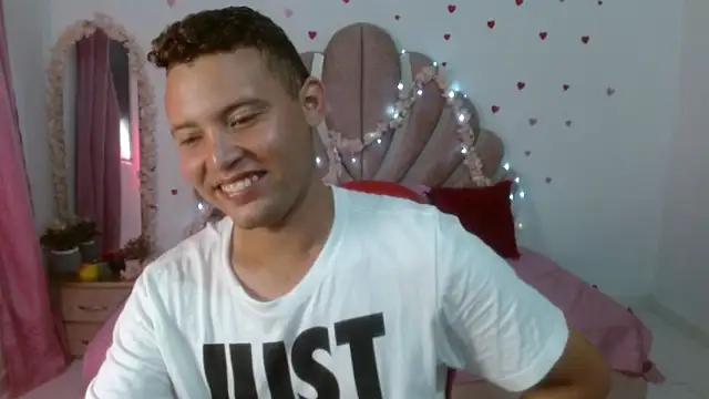 sven_fox723 Show Webcam