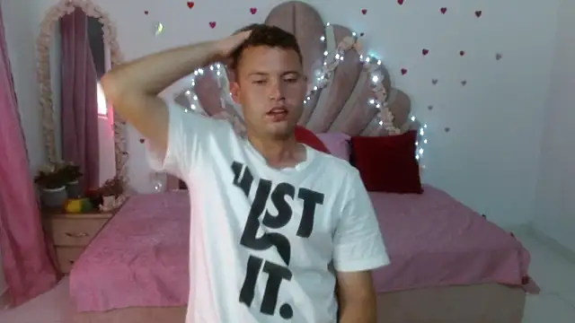 sven_fox723 Show Webcam