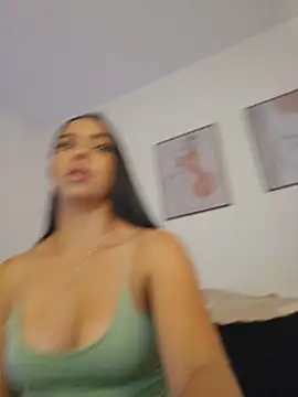 Victoria_Evanss Adlı Modelin Canlı XXX Sohbeti