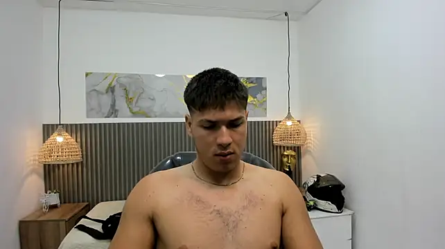 Show modela AlessandroFranco na web-kameri