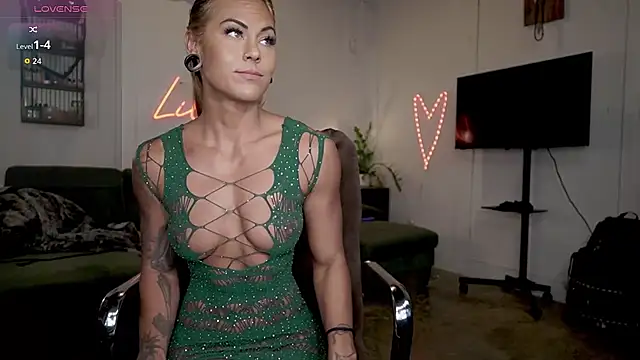 Lilah_Fit Show in webcam