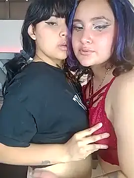 Pokazy przed kamerką – Liily_Foxxy