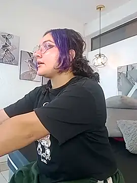 Liily_Foxxy: διαδικτυακό σόου στην κάμερα