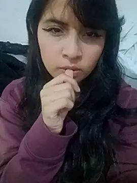 Pokazy przed kamerką – Liily_Foxxy