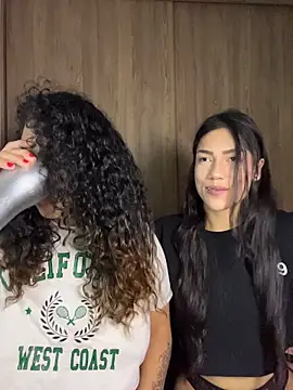 Show modela Twoshotsparty420 na web-kameri