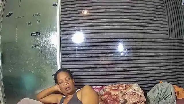 Chat +18 de JoycyQueen ao vivo