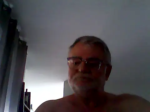 Show modela oura na web-kameri