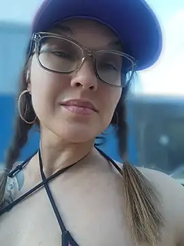 NicolePearl Show in webcam