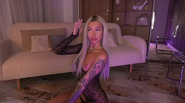 Show modela ArianaXO_ na web-kameri
