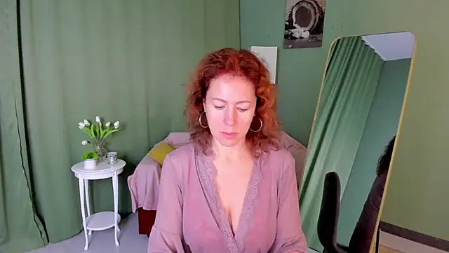 دردشة LeticiaRomano الجنسية المباشرة
