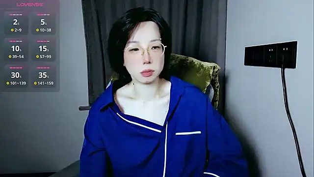 lin_lin_520_520's Live XXX Chat