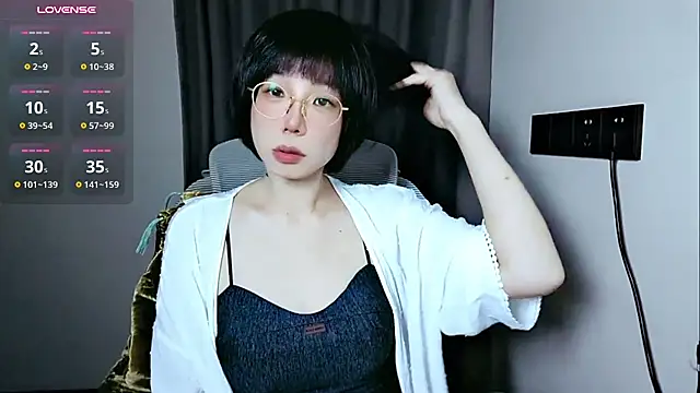 lin_lin_520_520's Webcam Show