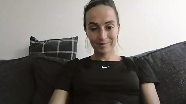SportyBella_91 Show in webcam