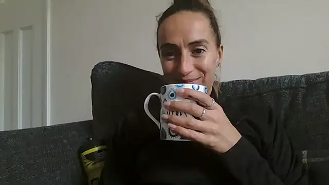 SportyBella_91 Webcam show