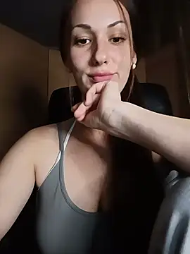 LunaCrystall Adlı Modelin Canlı XXX Sohbeti