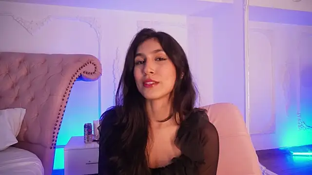 LucianaBlanco_ Adlı Modelin Canlı XXX Sohbeti