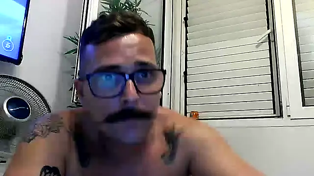 yanick931 Show in webcam