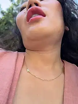 aliciahebixxx 现场XXX聊天