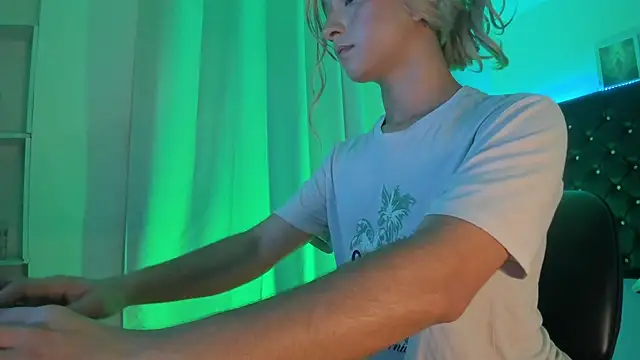 BellaRoge Show in webcam
