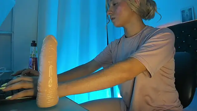 BellaRoge webcam show
