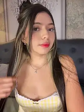 LolliePopsXXX Show in webcam