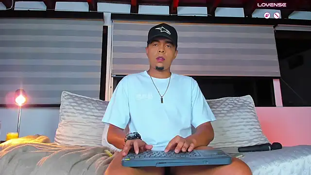 Emanuel_333 Show Webcam