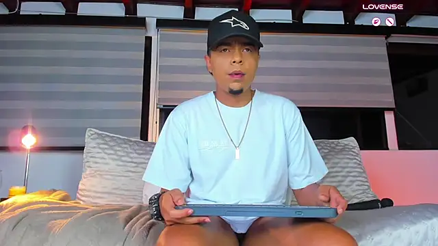 Emanuel_333 Show in webcam