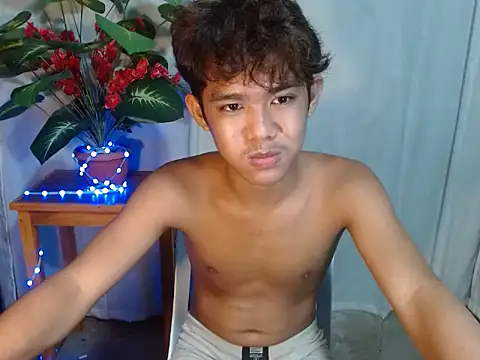Show modela boynextdoorjosh na web-kameri