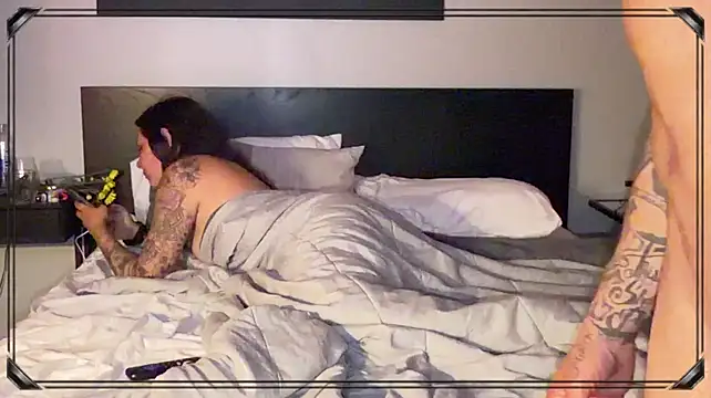 Show modela Tattedjefe na web-kameri