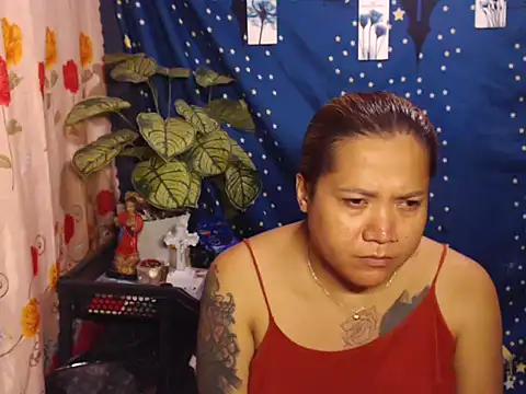NorahMOREE Show in webcam