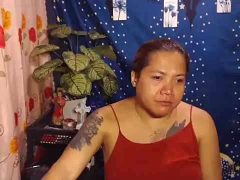 NorahMOREE Show in webcam