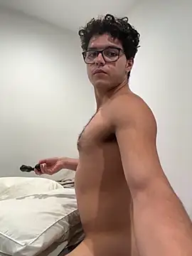 Caleb-Sweats Show in webcam