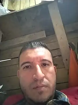 JJdi13: διαδικτυακό σόου στην κάμερα