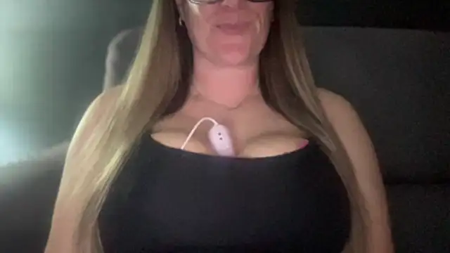 แชท XXX สดของ TittieTia19
