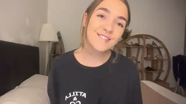 RoxyWet live XXX chat