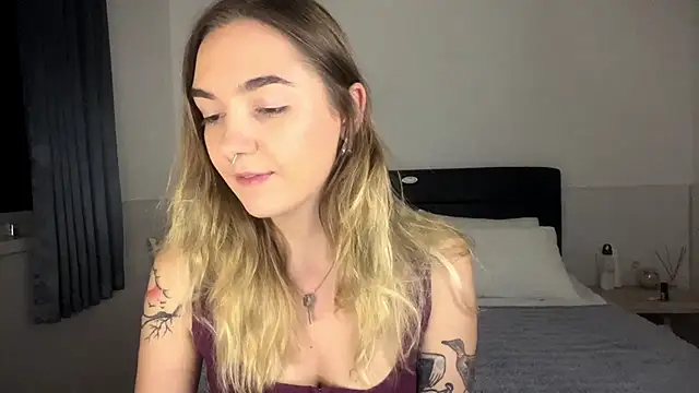 RoxyWet's Live XXX Chat