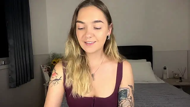 RoxyWet Adlı Modelin Canlı XXX Sohbeti