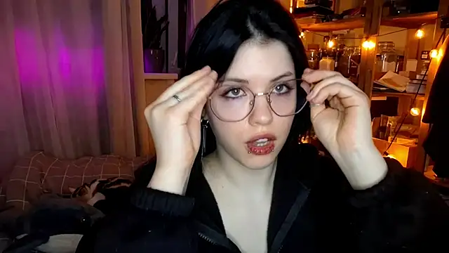 MiaTemptress' Live XXX Chat