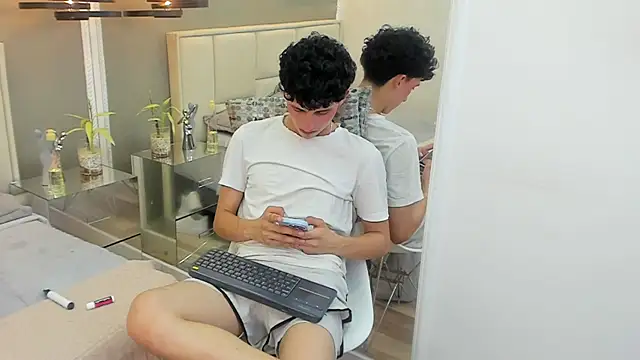 thom_ames Webcam Show