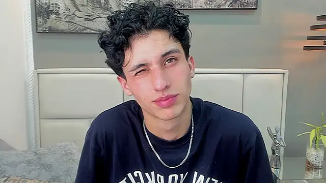 thom_ames Show in webcam