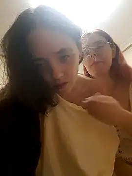 Show modela AnnieArtLive na web-kameri